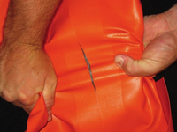 Tear Aid laat niet los onder spanning, het droogt niet uit en bovendien is het water- en winddicht.