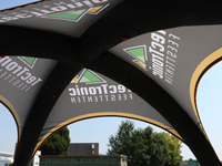 Binnenaanzicht met rode overdrukventielen