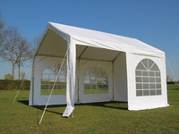 Uw tent wordt steeds geleverd met alle zijwanden zodat ze rondomrond volledig dicht is