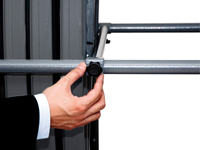 Met vergrendelingsstang