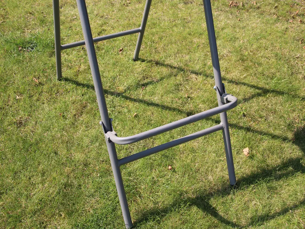 Compacte barstoel met inklapbaar voetsteuntje