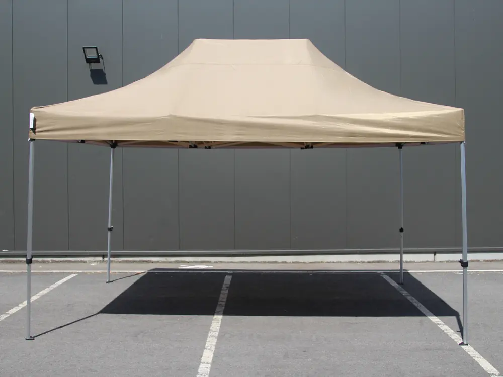 Vouwtent 3 x 4,5 m S40 zand opgezet