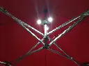 3-wegs verlichting bevestigd aan frame van vouwtent