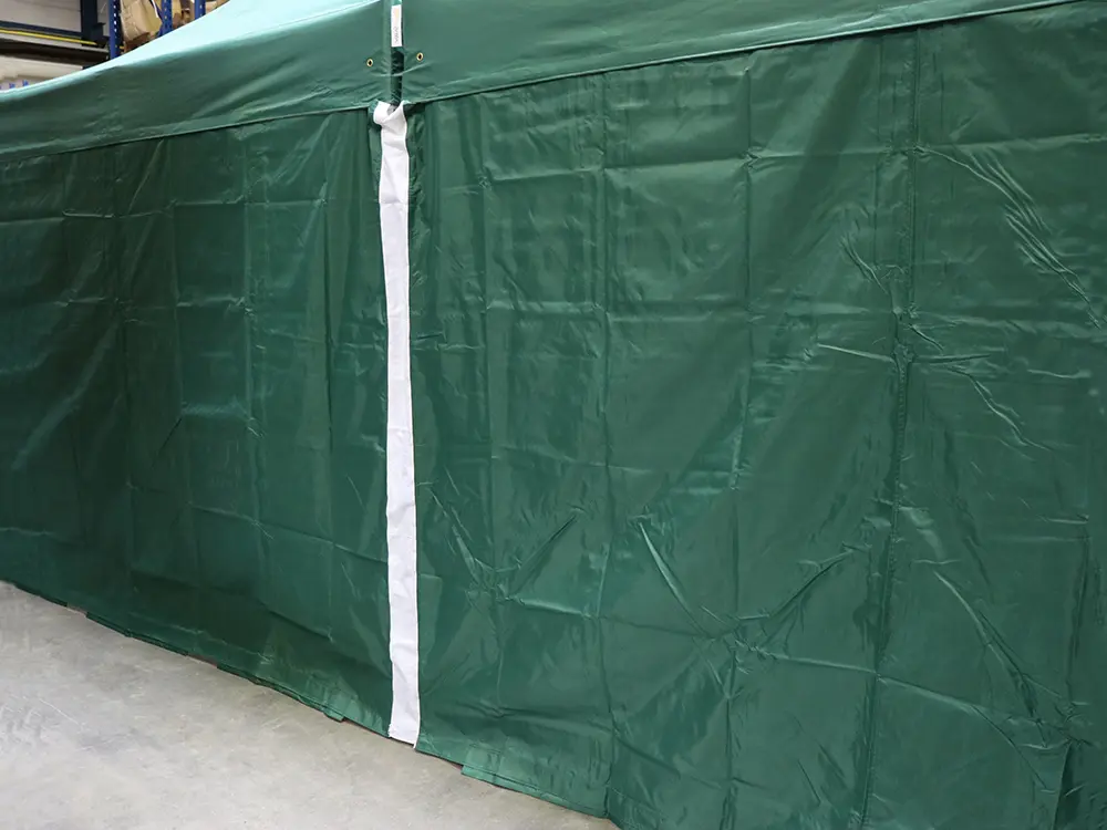 2 vouwtenten, winddicht met elkaar gekoppeld