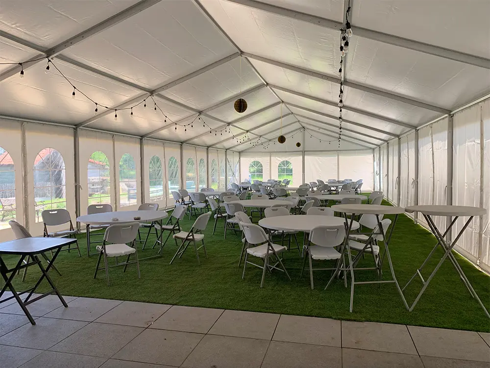 Ingerichte modulaire feesttent