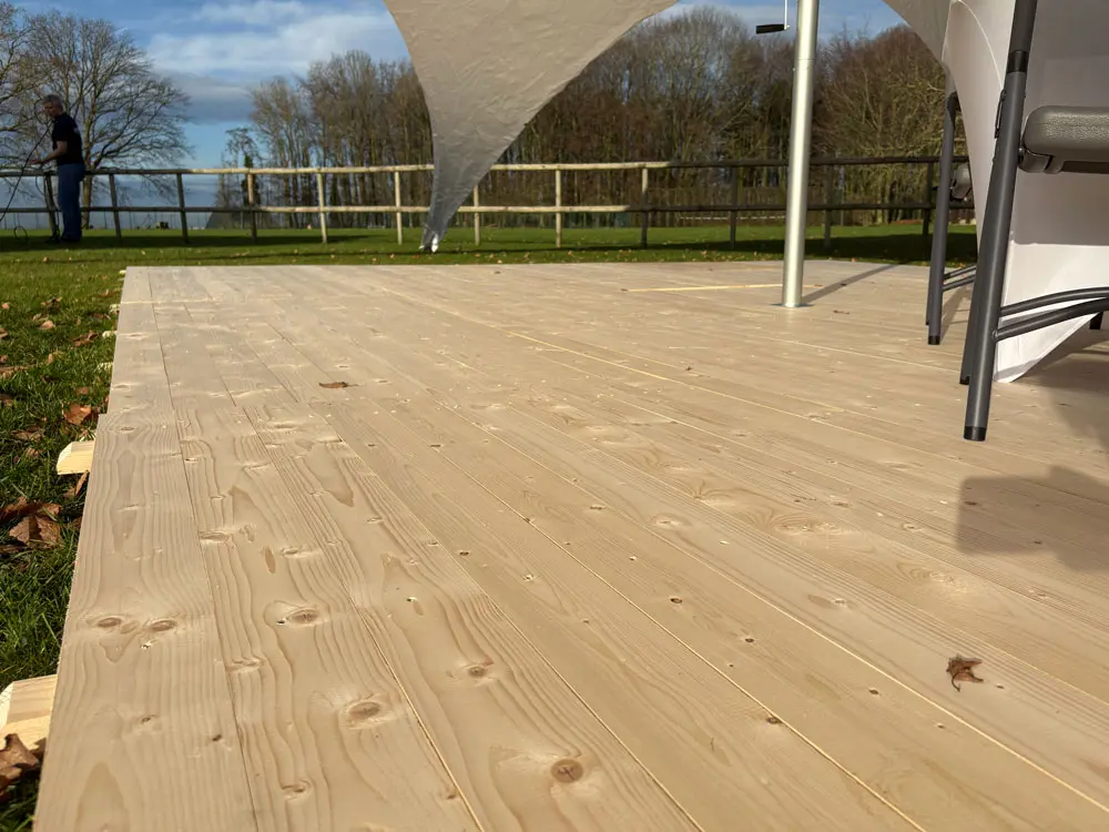 Houten beige vlondervloer