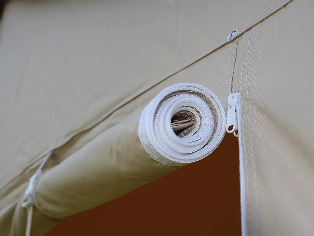 Oprolbare deur met rits in polyester