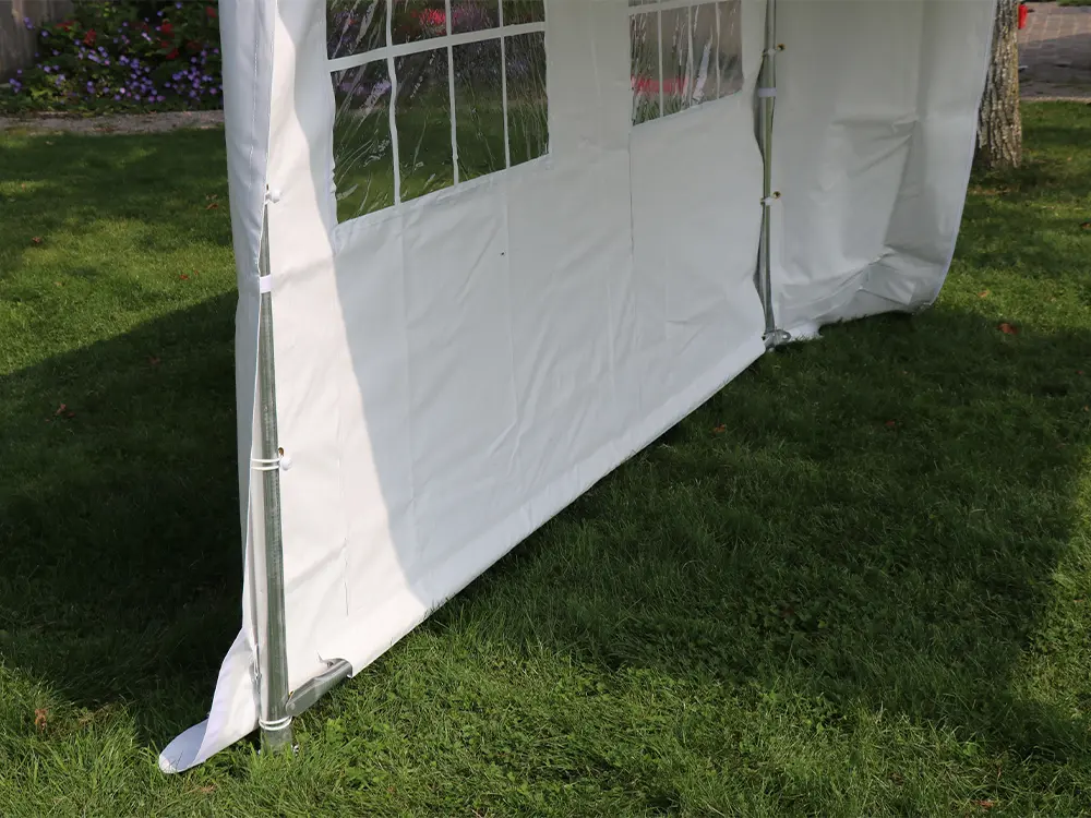 Witte zijwand pvc pro HQ met uitsparing onderaan voor het grondframe