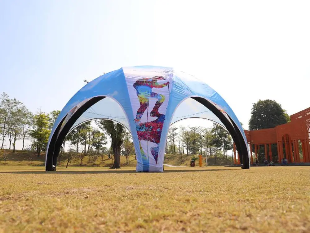 Bedrukte opblaastent: crossover