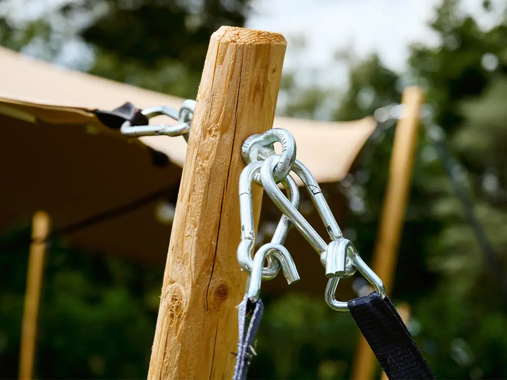 Stretchtent 4,5 x 6 m: palenset + verankering