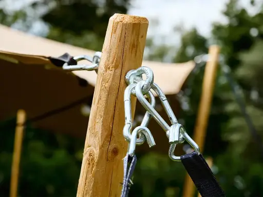 Stretchtent 4,5 x 6 m: palenset + verankering