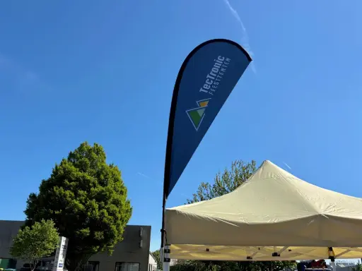 Beachflag voor easy-up tent